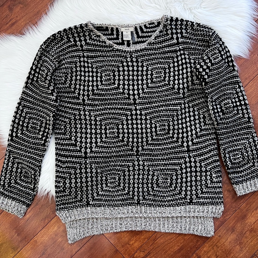 Escio Black and Gold Metallic Accented Sweater
